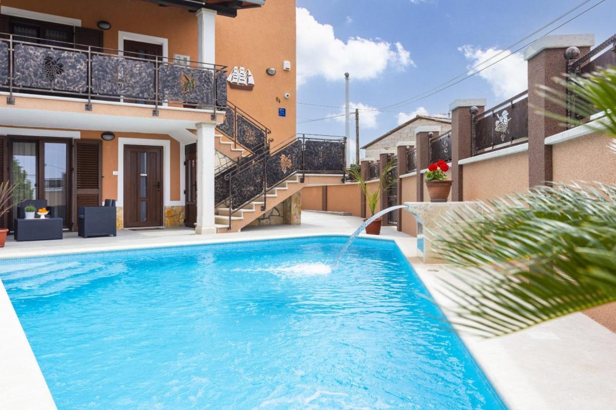 Villa Vita In Porec - Haus Fuer 6-8 Personen Kastelir Exterior photo