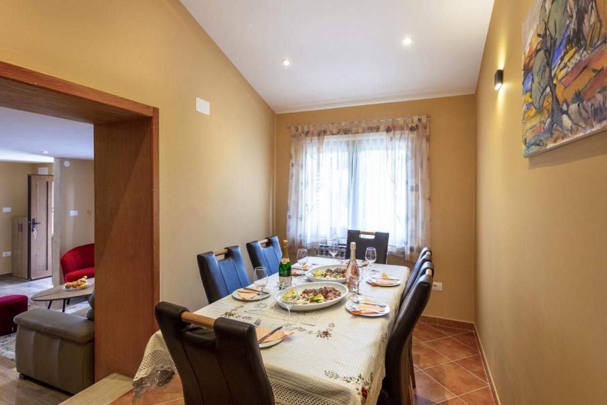 Villa Vita In Porec - Haus Fuer 6-8 Personen Kastelir Exterior photo