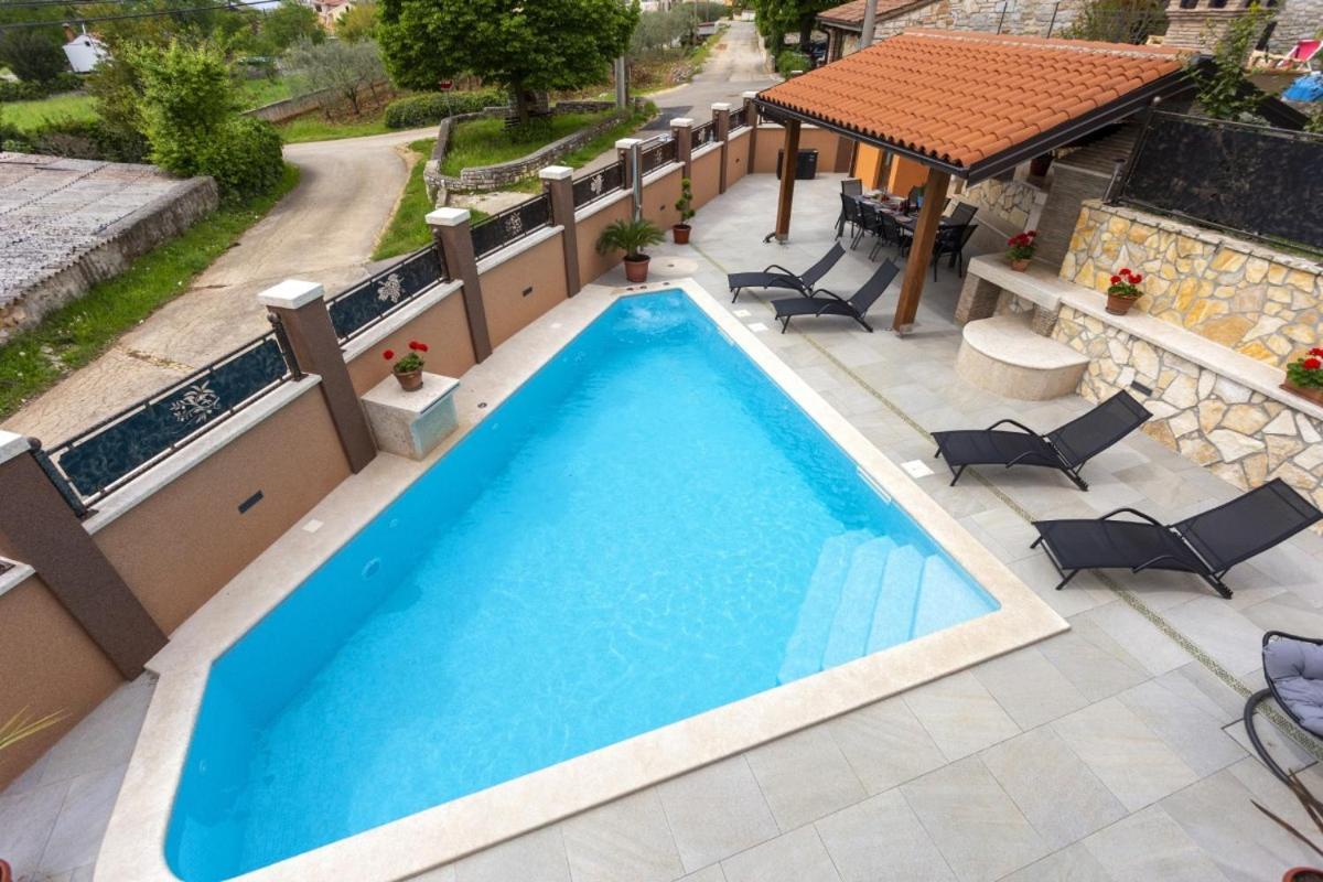 Villa Vita In Porec - Haus Fuer 6-8 Personen Kastelir Exterior photo