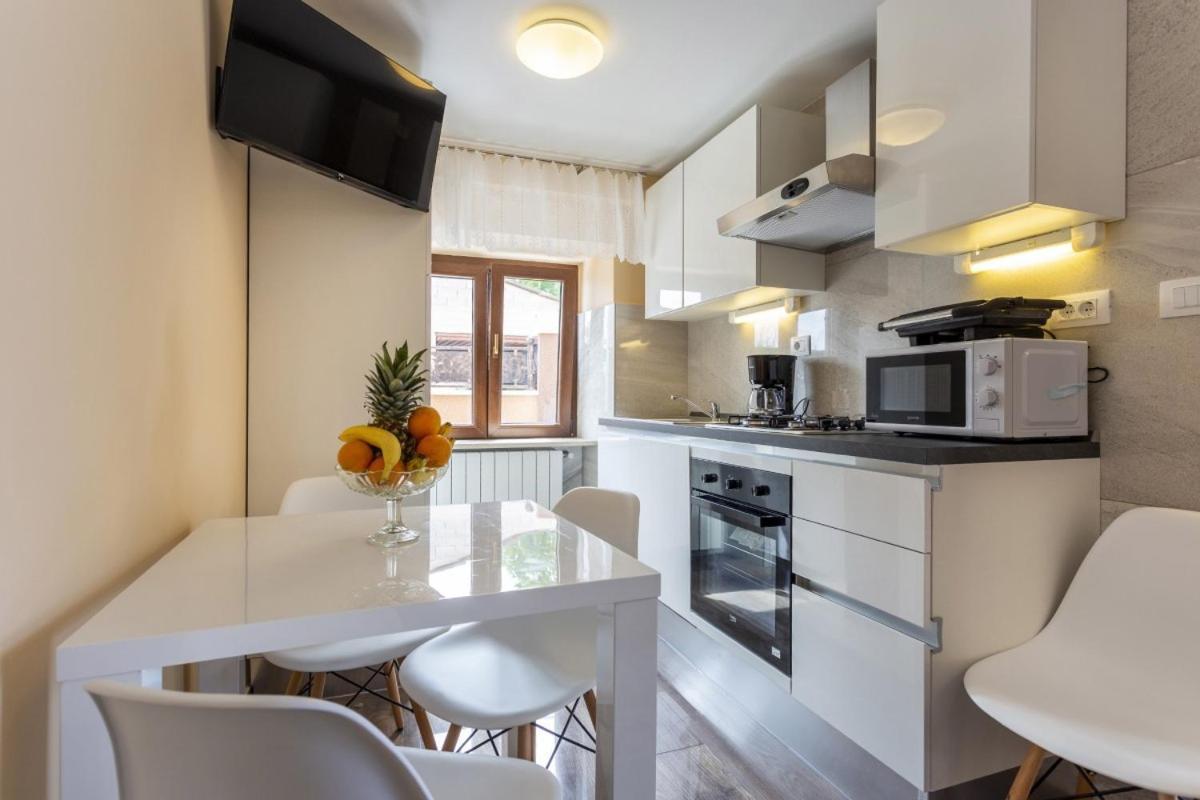 Villa Vita In Porec - Haus Fuer 6-8 Personen Kastelir Exterior photo
