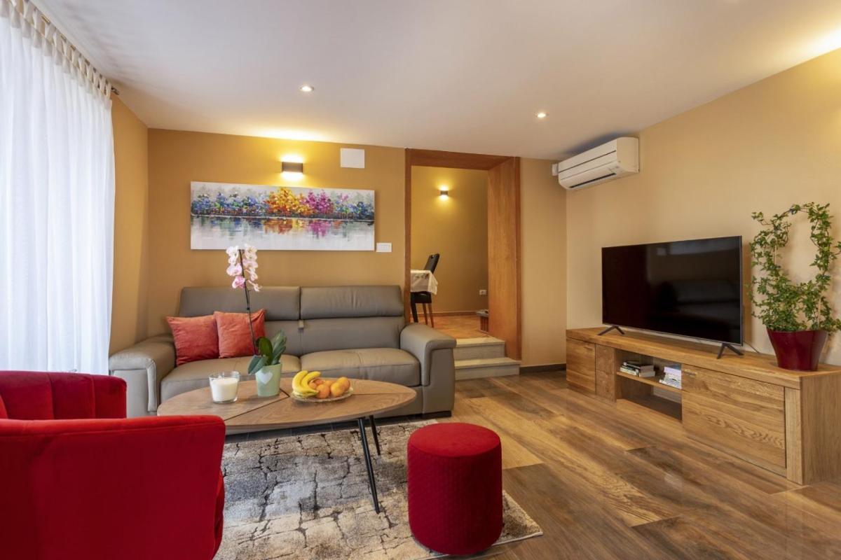 Villa Vita In Porec - Haus Fuer 6-8 Personen Kastelir Exterior photo