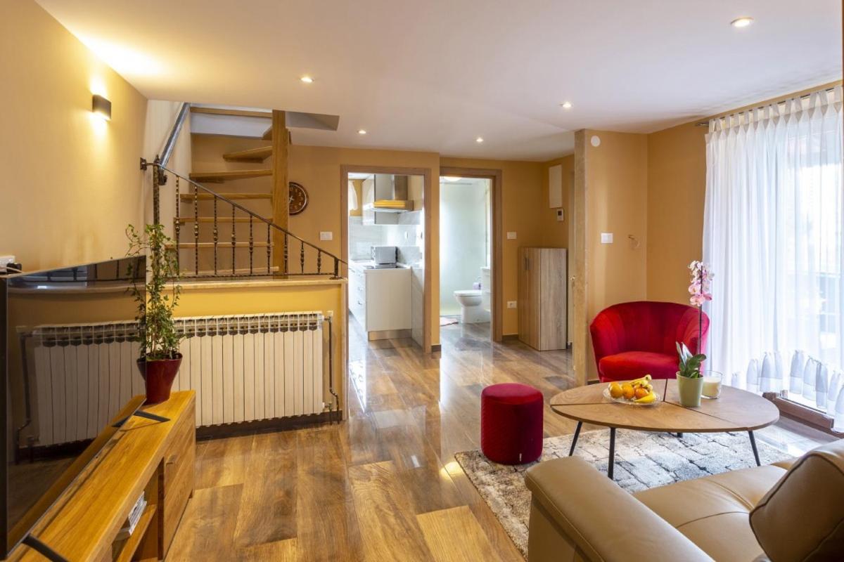 Villa Vita In Porec - Haus Fuer 6-8 Personen Kastelir Exterior photo